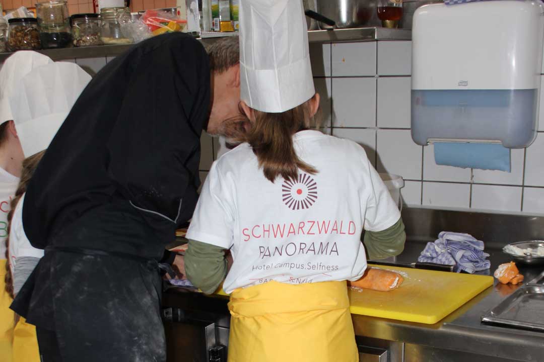Initiativprojekt "SchwaPa Biokids" - Grundschüler erhalten Einblicke in die Küche und Lebensmittelverarbeitung